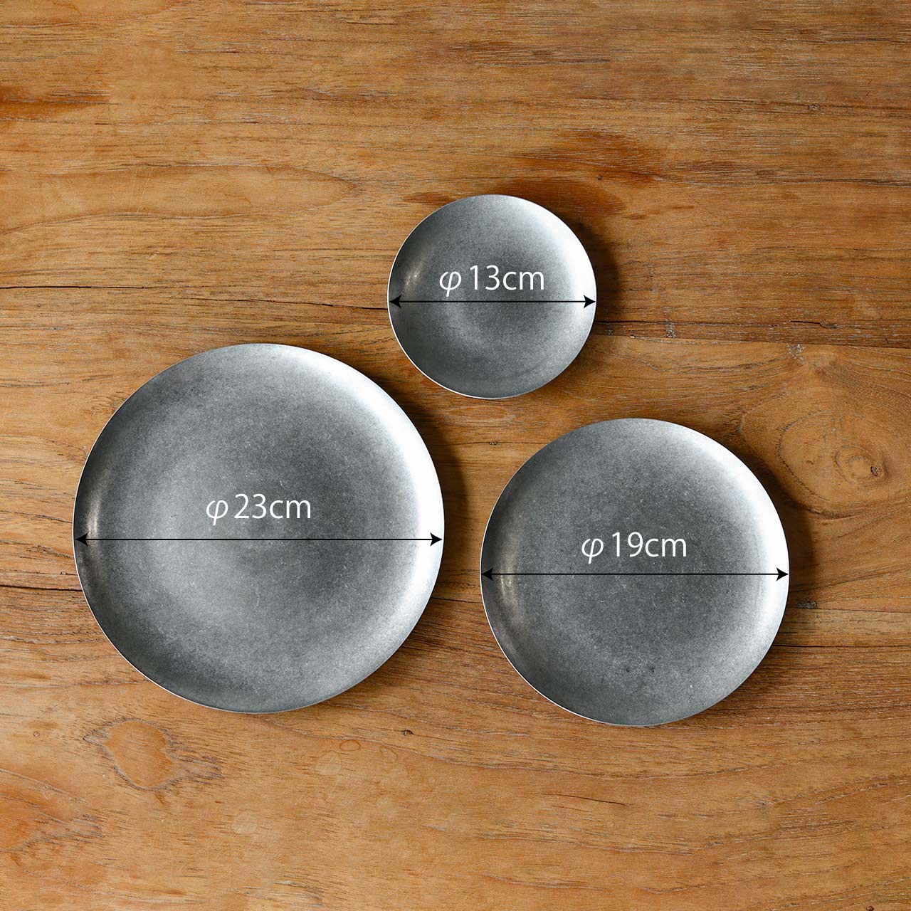Assiette en inox 23cm diam.
